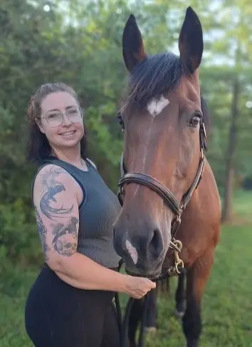 Courtney Meloche : Farm Hand