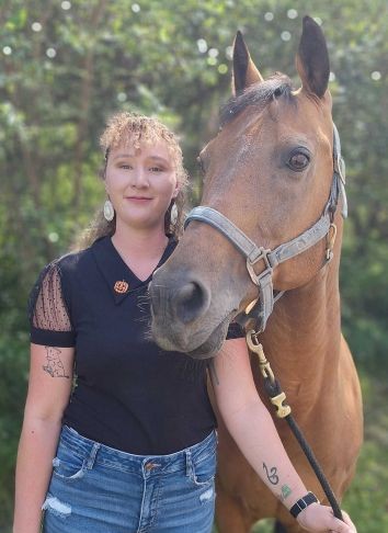 Emma Ashton : Farm Hand